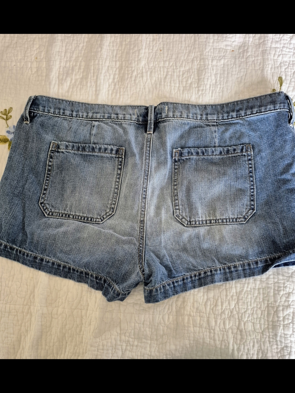 Ann Taylor Loft Light Wash Denim Patch-Pocket Shorts - Picture 3 of 6